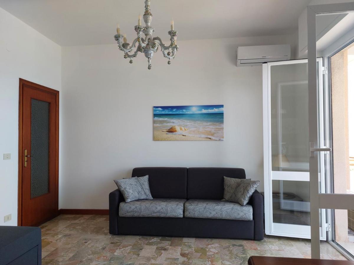 Maremare, Really On The Beach, With Private Parking 萨沃纳 外观 照片