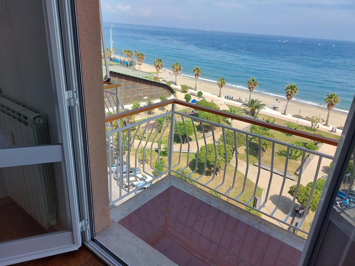 Maremare, Really On The Beach, With Private Parking 萨沃纳 外观 照片