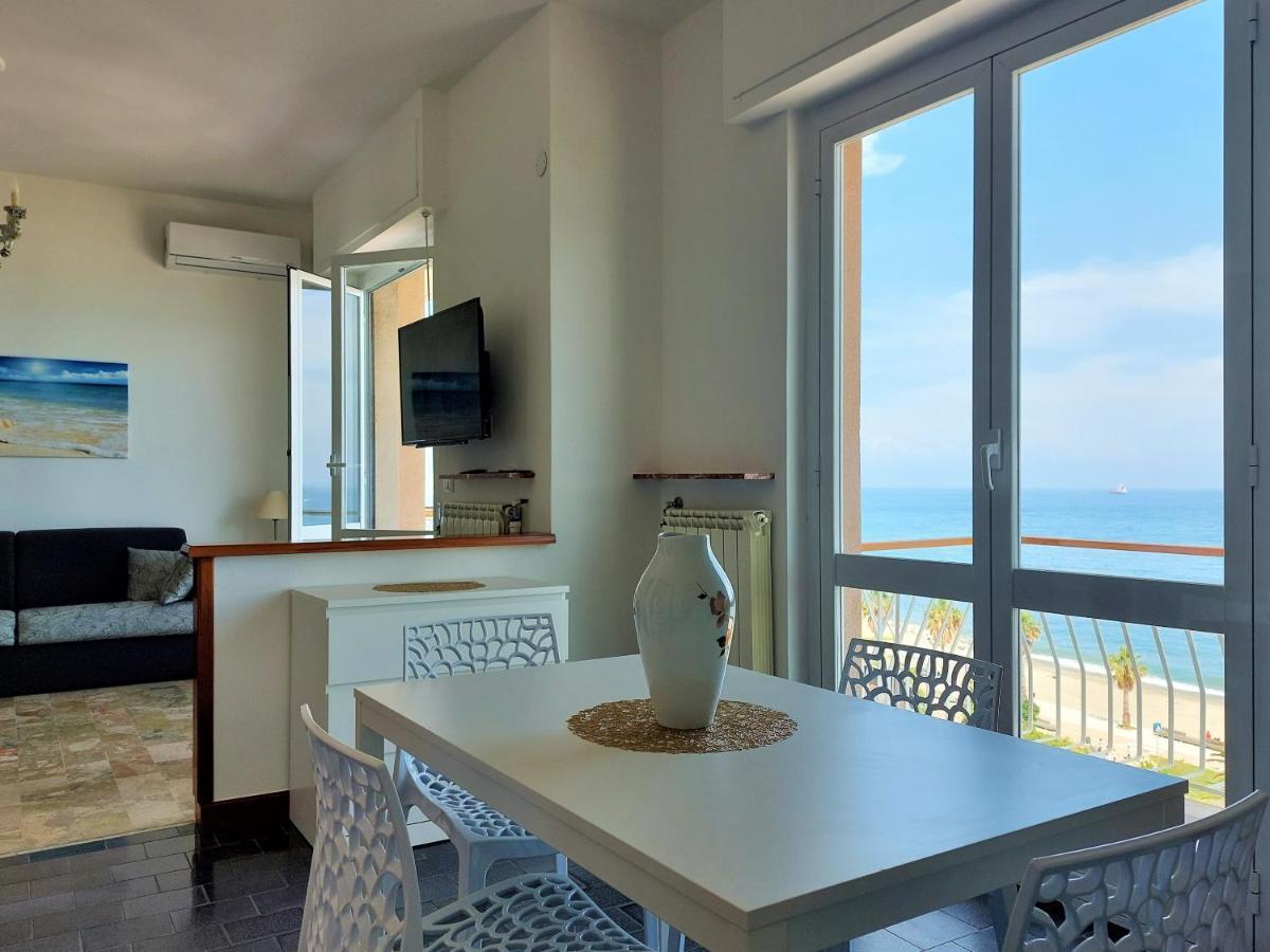 Maremare, Really On The Beach, With Private Parking 萨沃纳 外观 照片