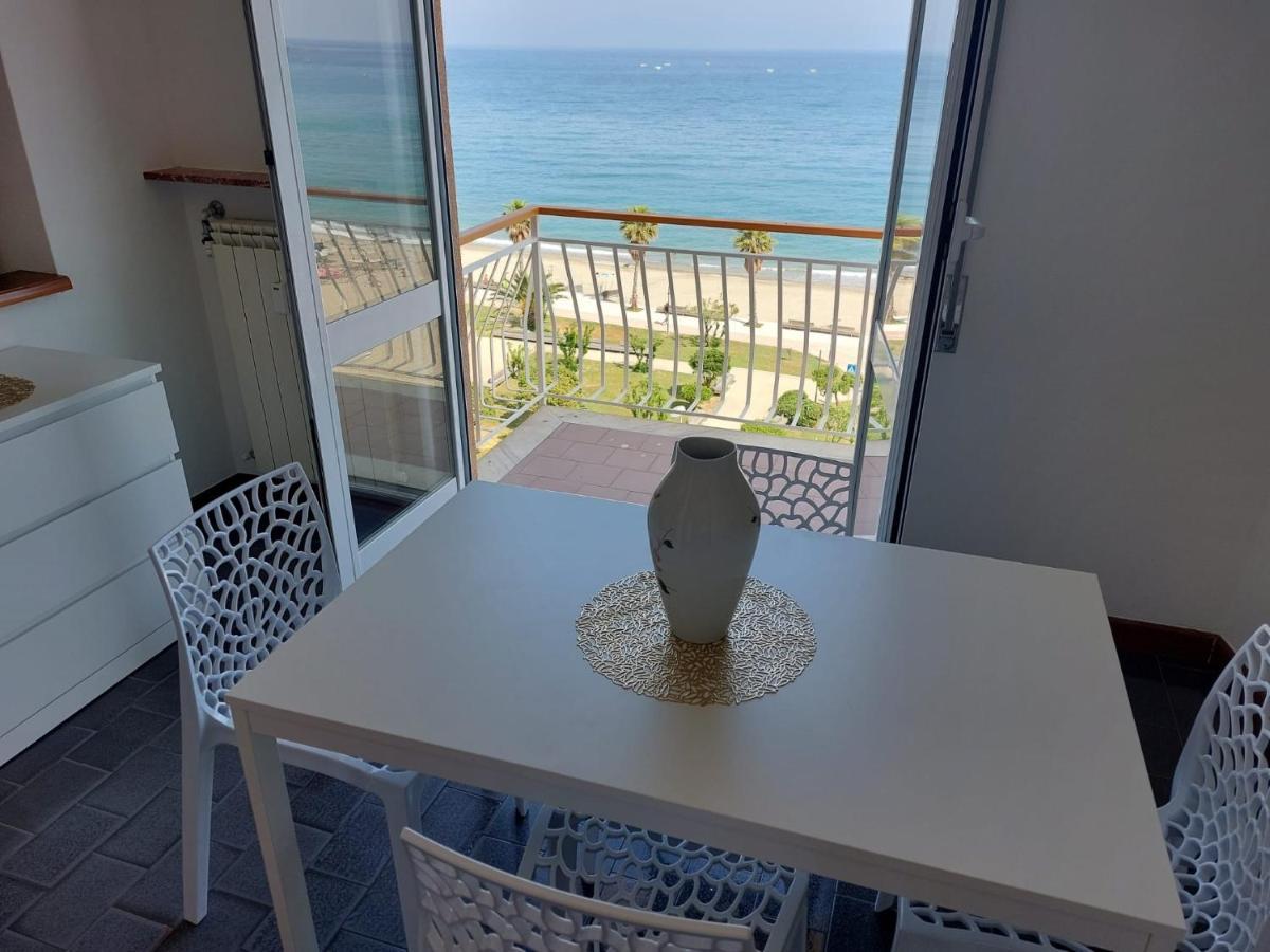 Maremare, Really On The Beach, With Private Parking 萨沃纳 外观 照片