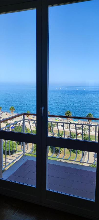 Maremare, Really On The Beach, With Private Parking 萨沃纳 外观 照片