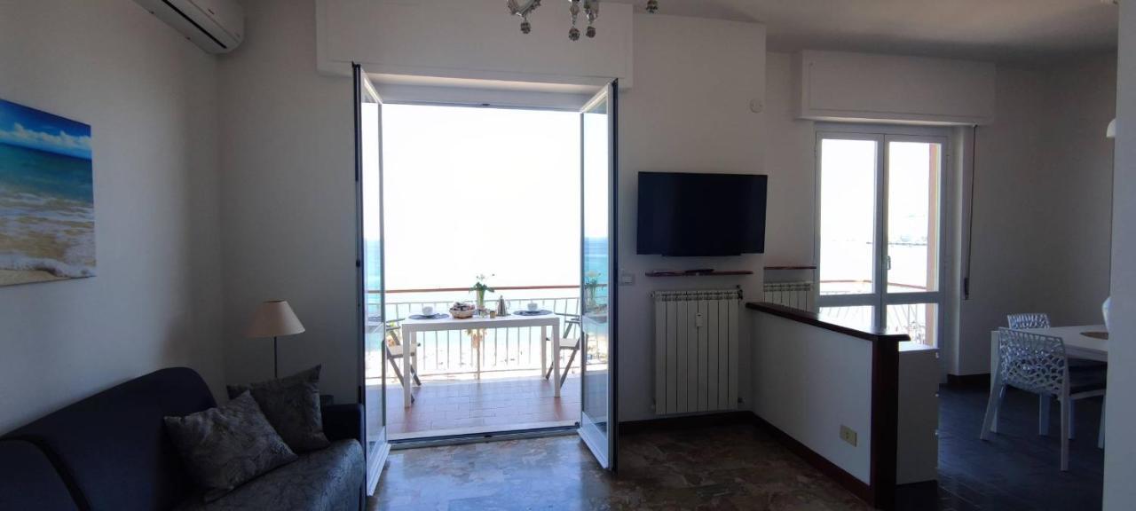 Maremare, Really On The Beach, With Private Parking 萨沃纳 外观 照片