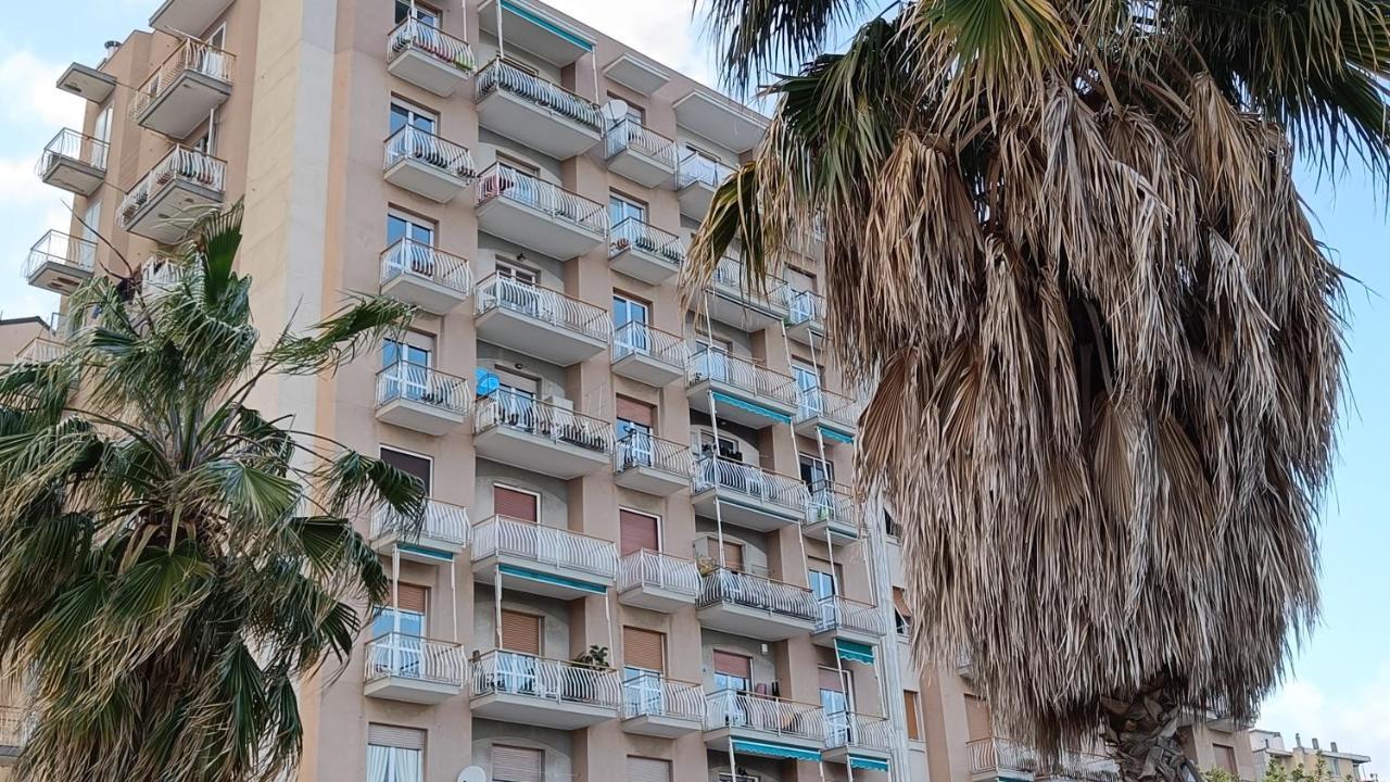 Maremare, Really On The Beach, With Private Parking 萨沃纳 外观 照片